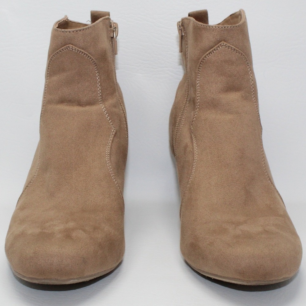 American Eagle Outfitters Tan Suede Ankle Boots Chunky Heel Side Zip Size 9.5‎